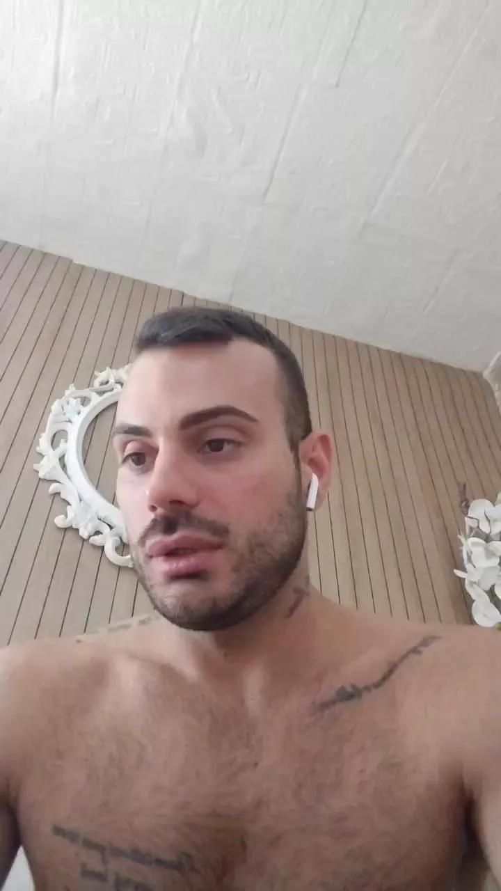 Viki84 on Cam4 