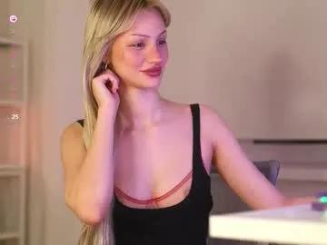 Freechat babeholly on Chaturbate