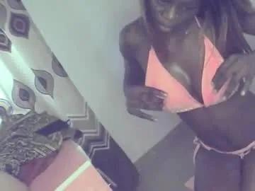 Freechat ebonypetiti on Chaturbate