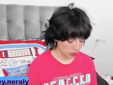 hey_noraly on Chaturbate