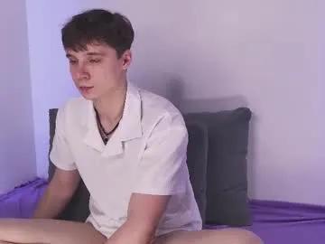Private hugebangins_ on Chaturbate