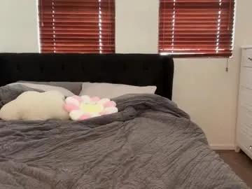 Freechat julietmills on Chaturbate