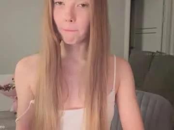 Freechat naive_love on Chaturbate