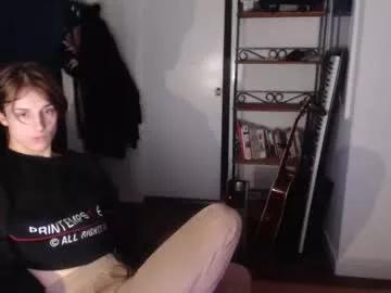 Freechat petitecut on Chaturbate
