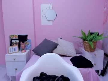 Freechat rouxeee on Chaturbate