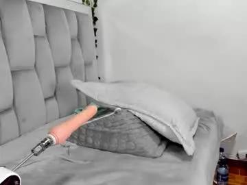 zoe_curvy on Chaturbate