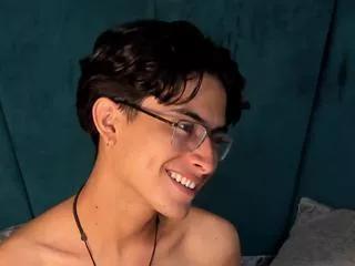 aaron_ez on Flirt4Free 