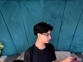 aaron_ez on Flirt4Free 
