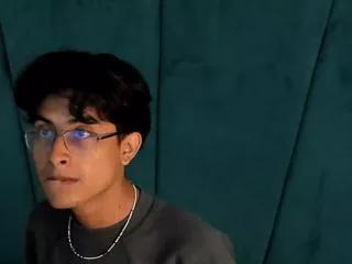 aaron_ez on Flirt4Free 