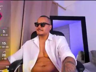 ashtonn_summer on Flirt4Free 