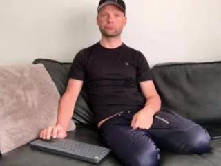 brian_silk on Flirt4Free 