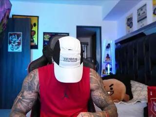 logan_hugh on Flirt4Free 