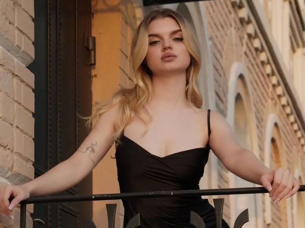 AdelBowman on LiveJasmin