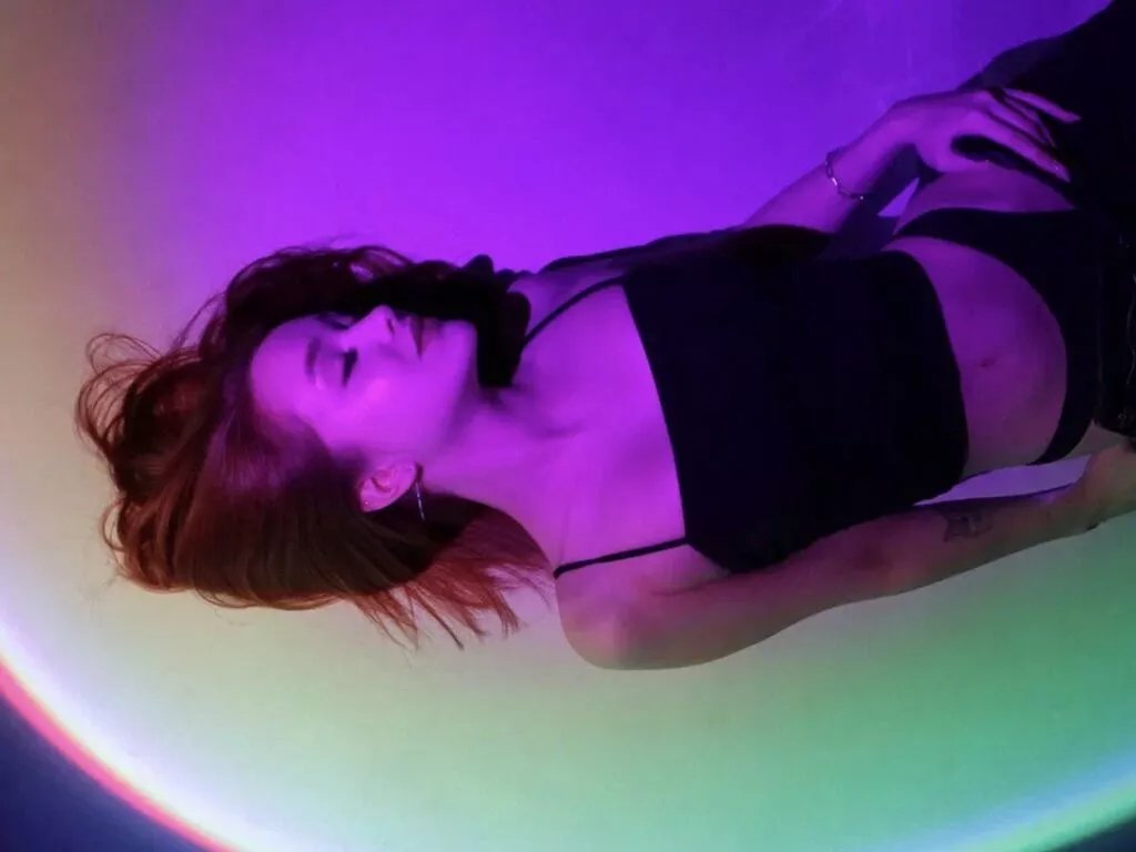 Offline AlexisEllison on LiveJasmin