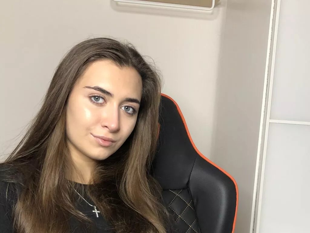 EmiliaMathis on LiveJasmin