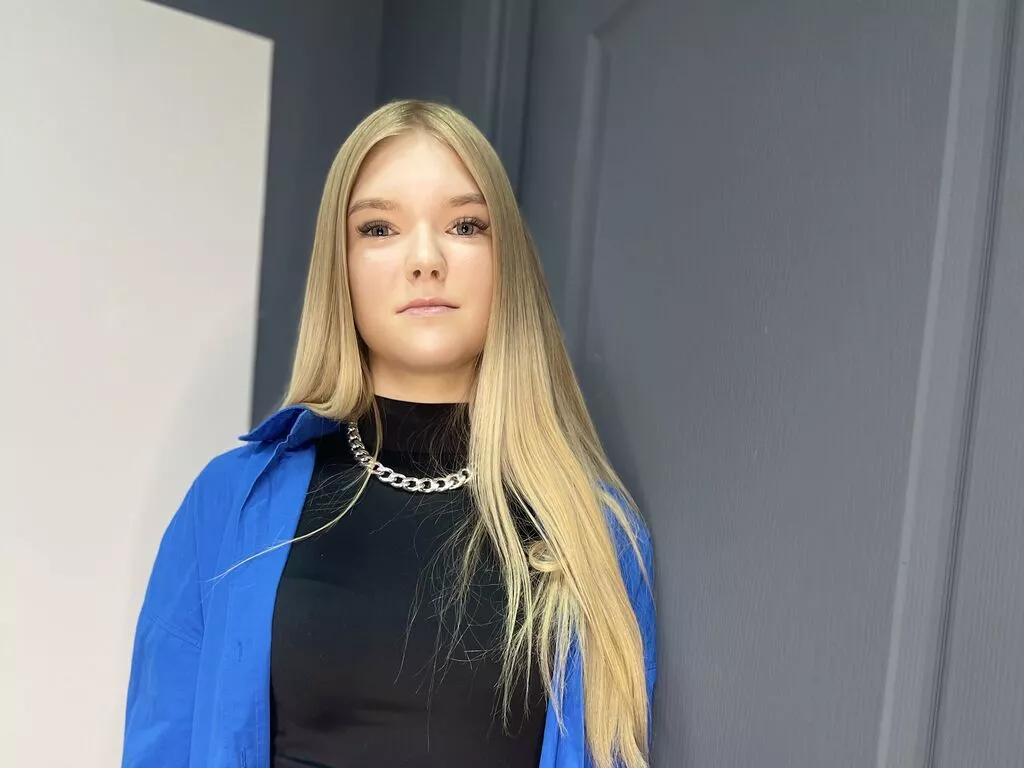 FloraHerrin on LiveJasmin 