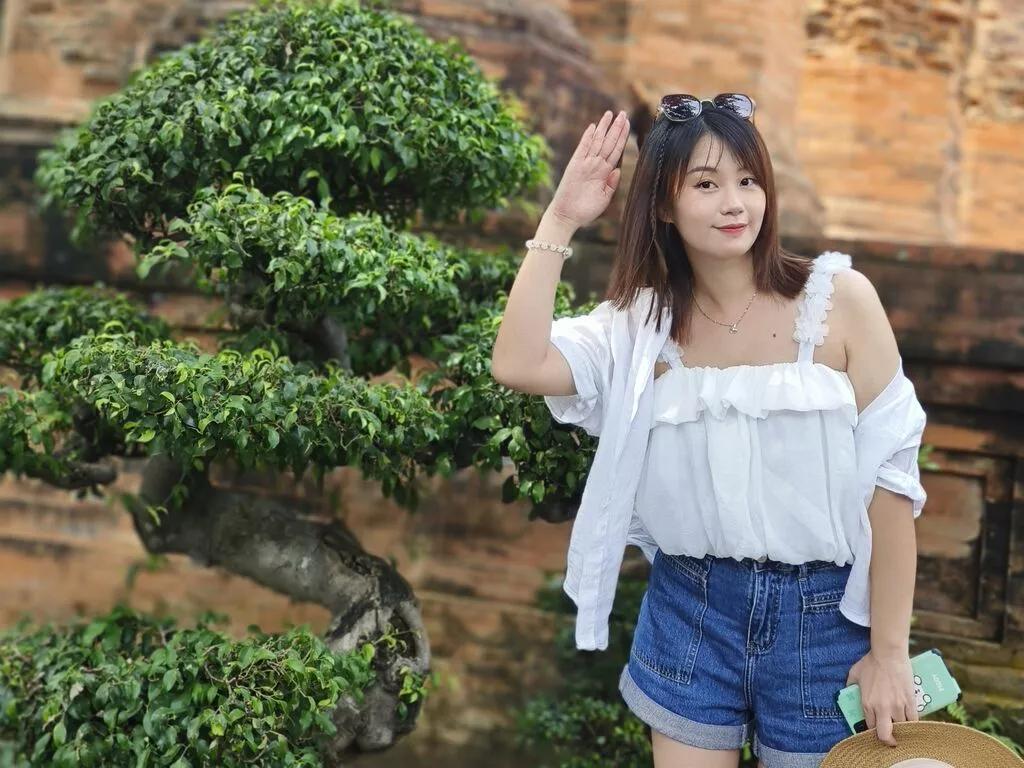 HuangTiantian on LiveJasmin 