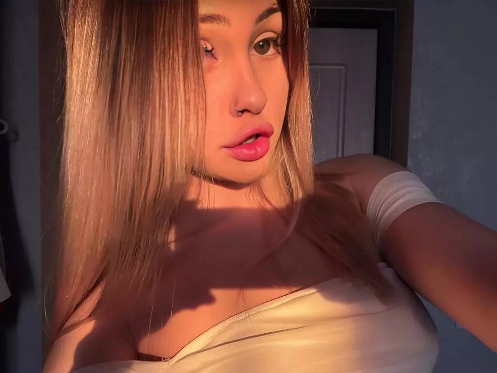 LittleKristy on LiveJasmin 