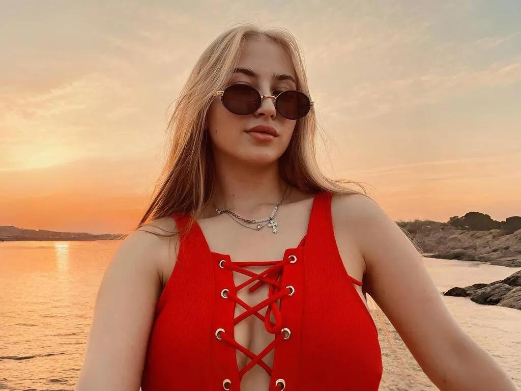 MallieLarocca on LiveJasmin