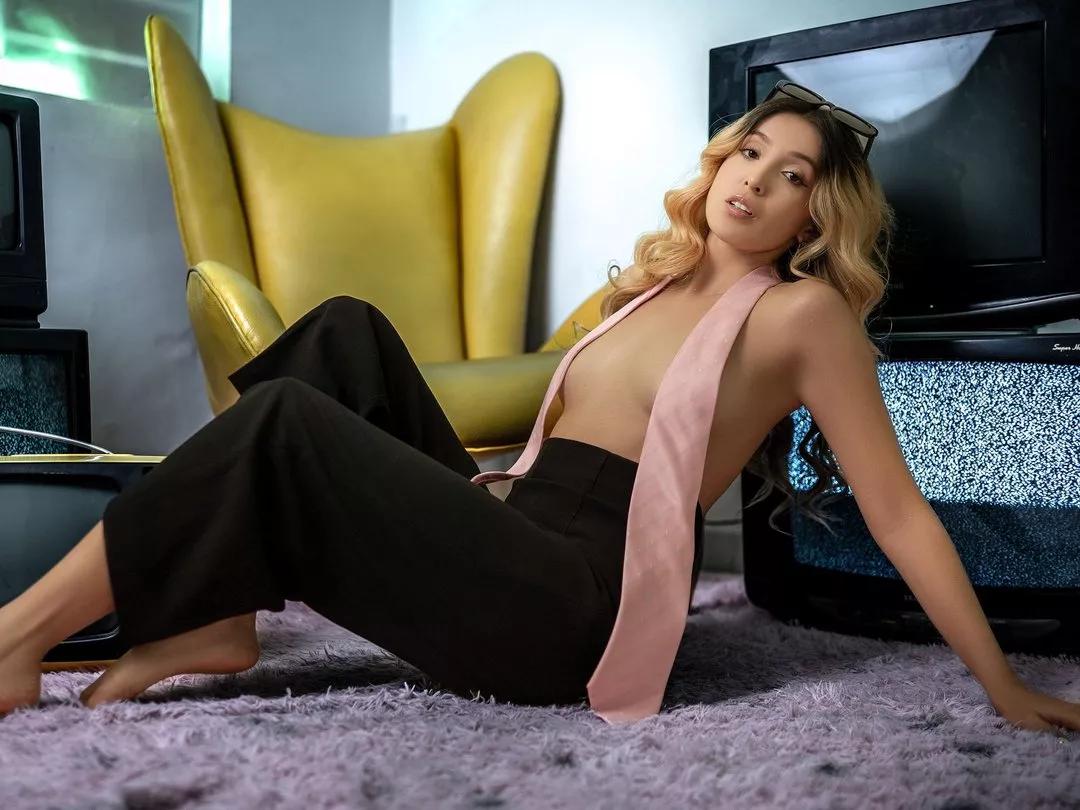 MissMonaco on Streamate 