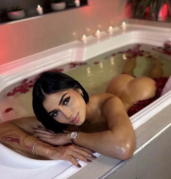 SaraThoompson on Streamate 