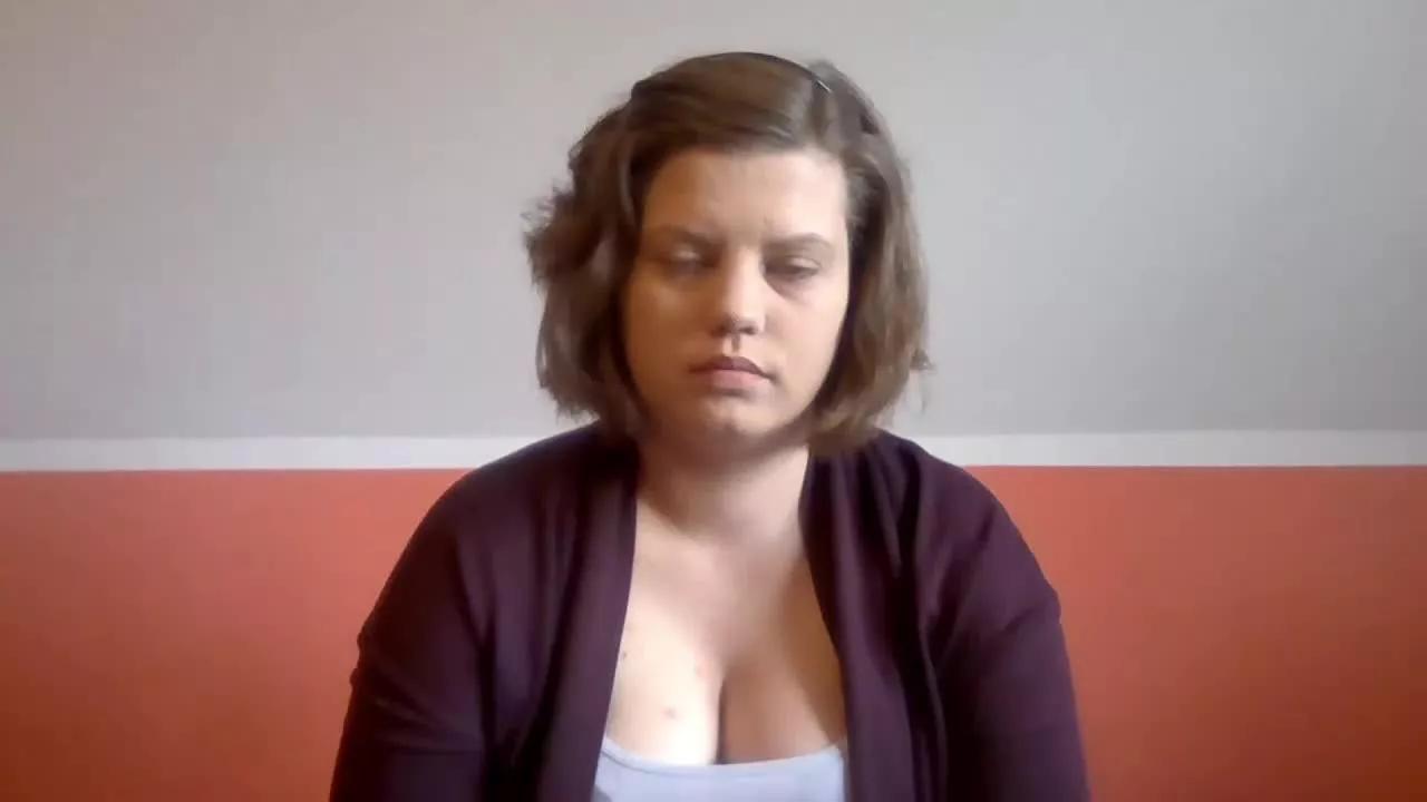 AdrianaLove on Streamray 