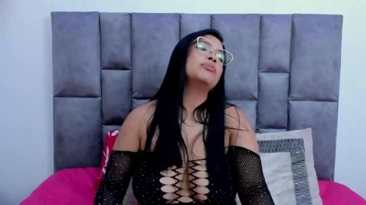 AnnieLeee on Streamray 