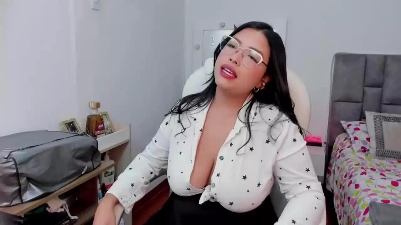 AnnieLeee on Streamray 