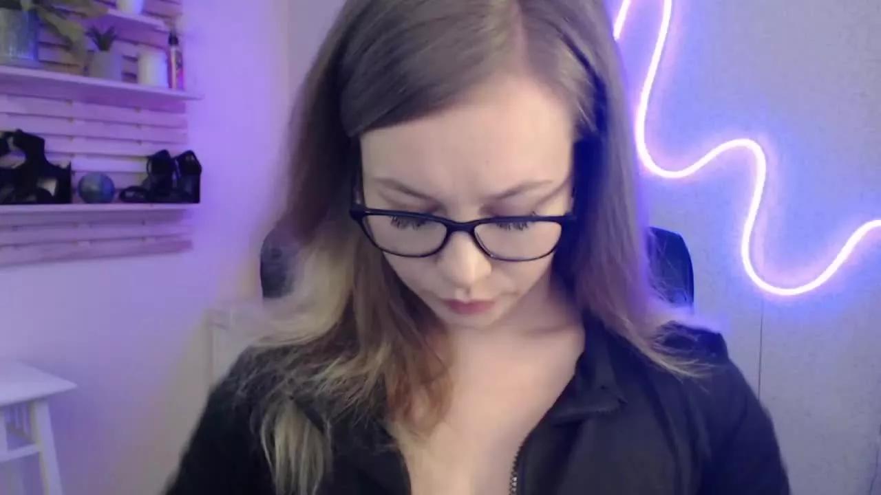 bambiHOLLY on Streamray 