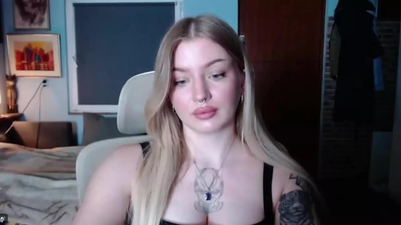 ca_milaLove on Streamray 