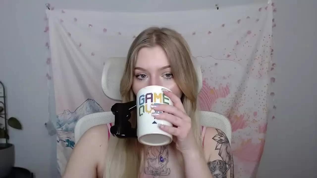 ca_milaLove on Streamray 