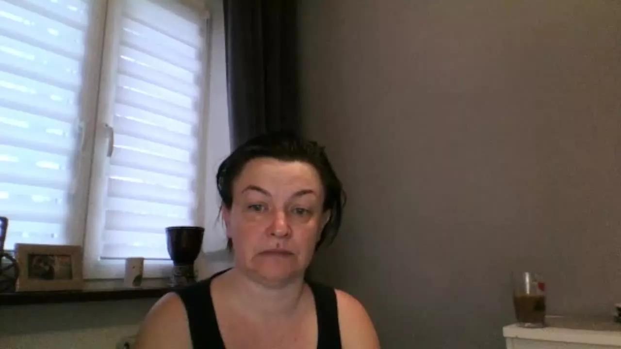 EleanorGold on Streamray 
