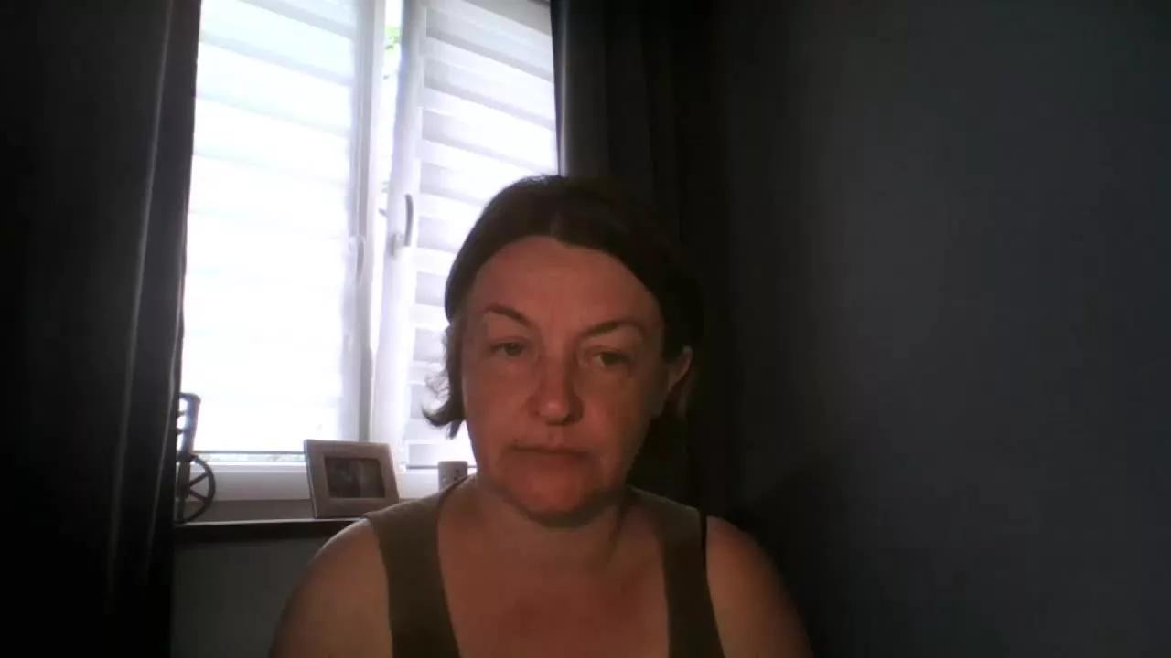EleanorGold on Streamray 