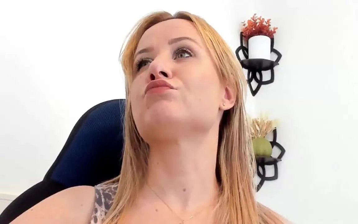 Offline HeartlessQueenn on Streamray