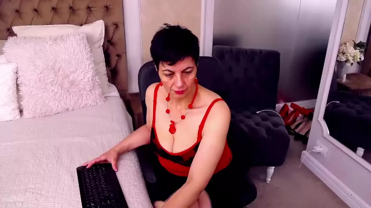 Freechat JuliaWinslet on Streamray