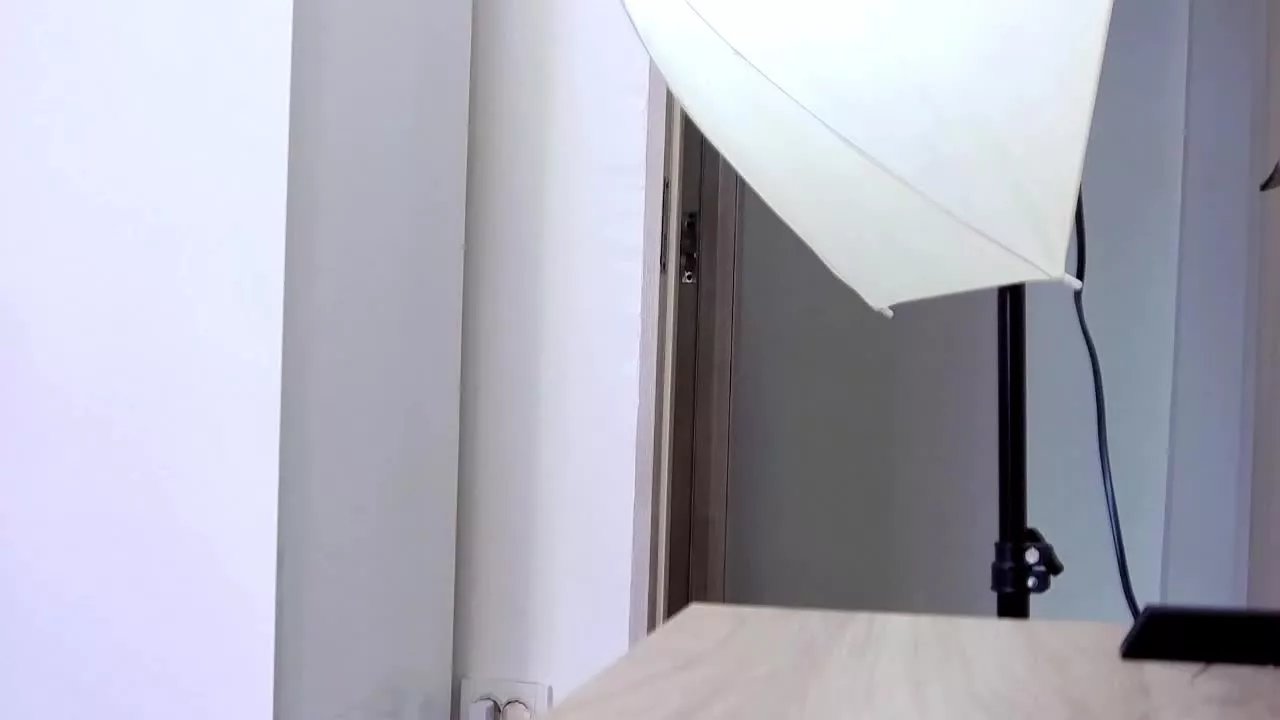 Offline LorenaKarter on Streamray