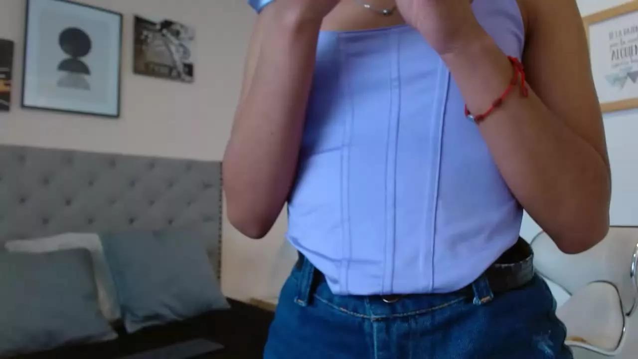 Lucy_Larz on Streamray 