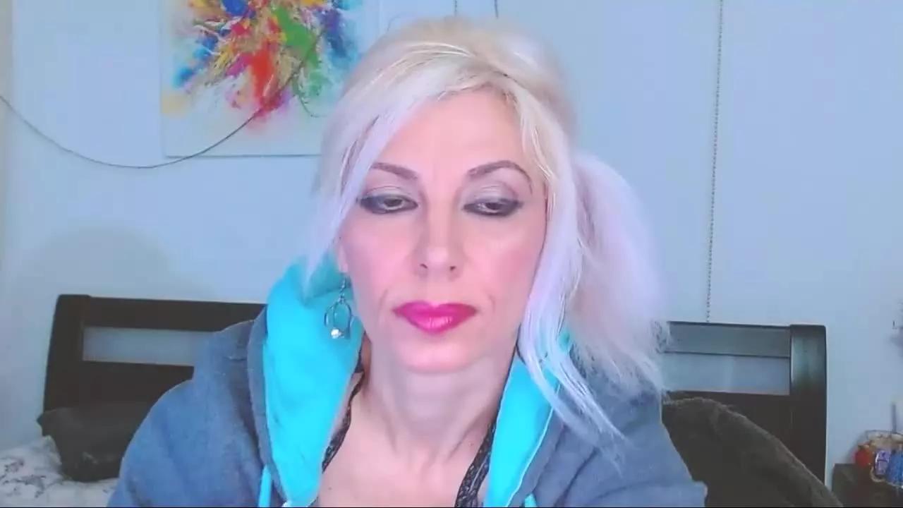 MissLaraHoney on Streamray 