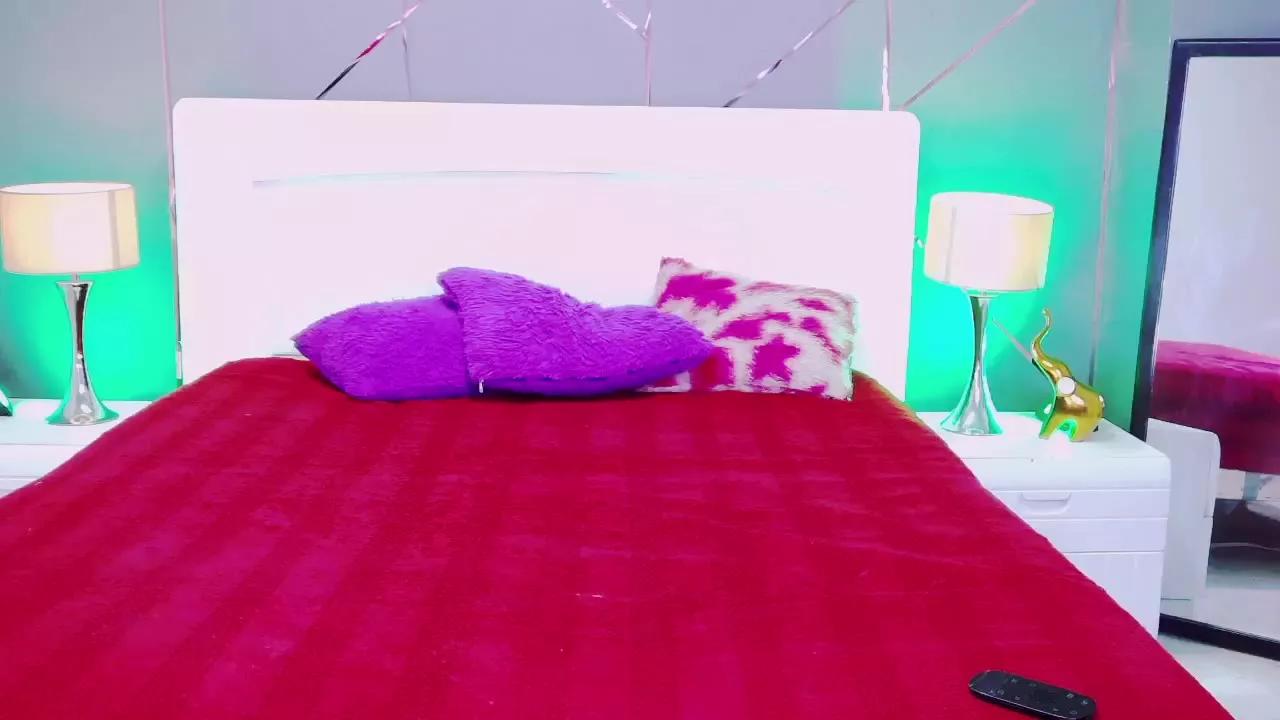 SelenaHot on Streamray 