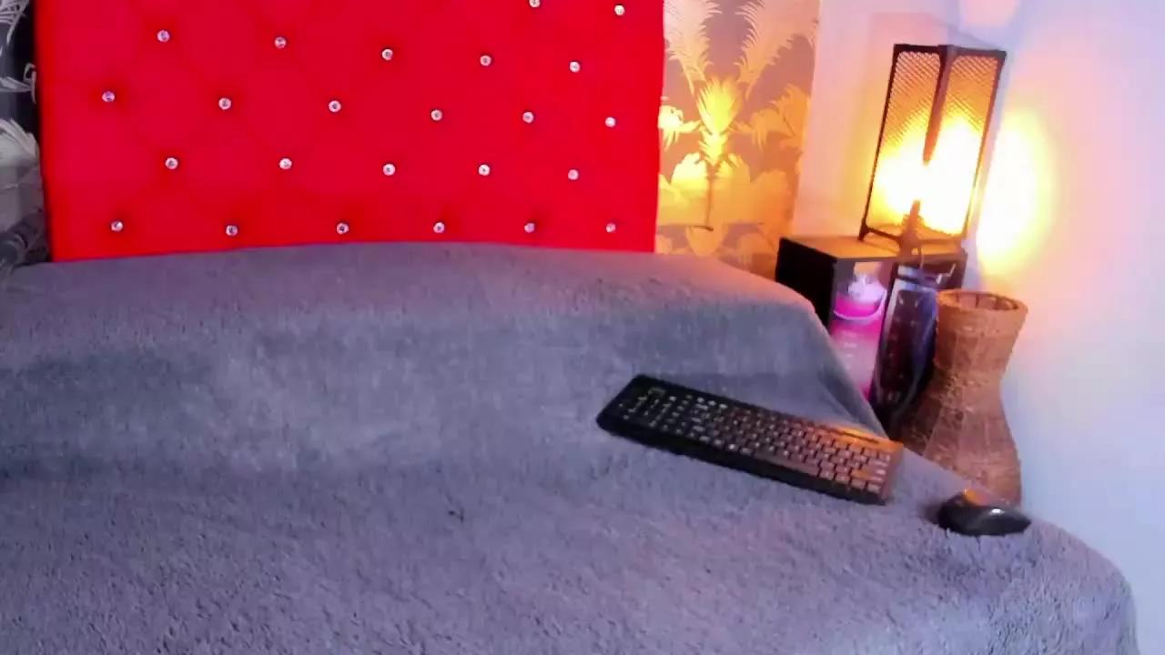 SelenaHot on Streamray 