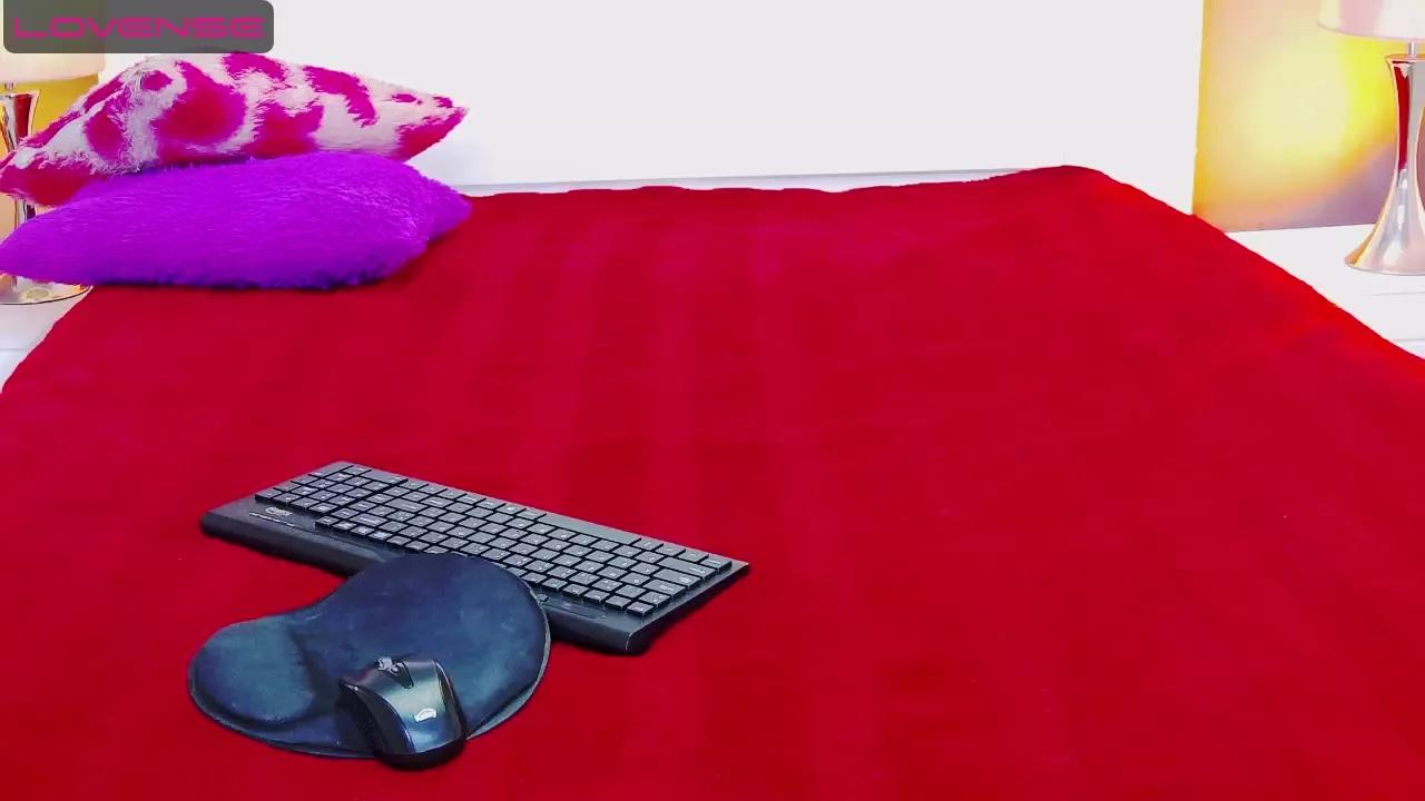 SelenaHot on Streamray 