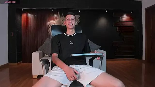 Aaron_Scoot on StripChat