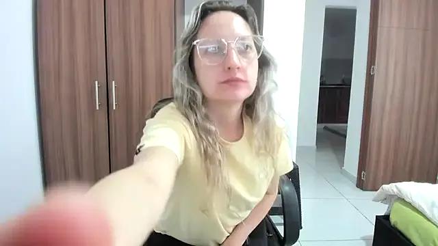 Private Adele_johnsonn1 on StripChat