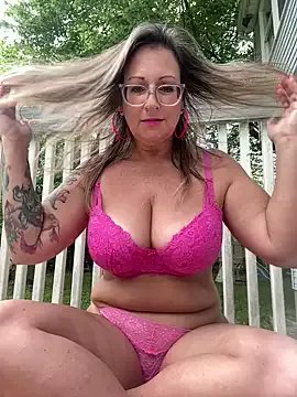 Offline Aleesa_milfxo on StripChat