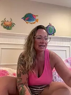 Offline Aleesa_milfxo on StripChat