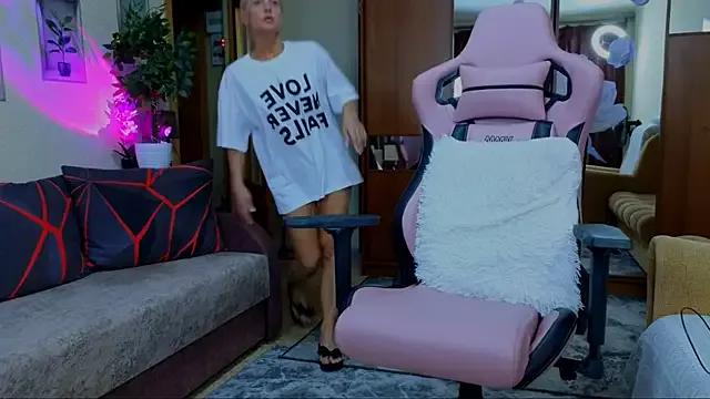 amelia_blondy on StripChat