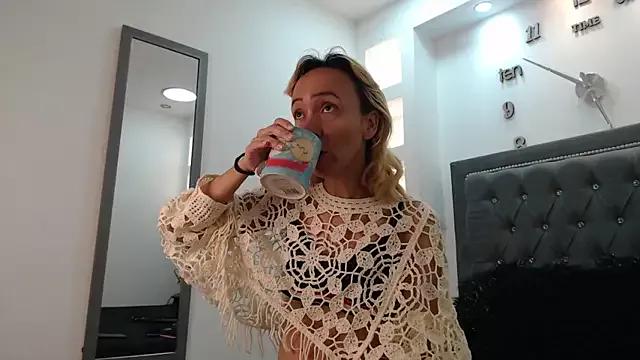 Anaa_Mariaa on StripChat 