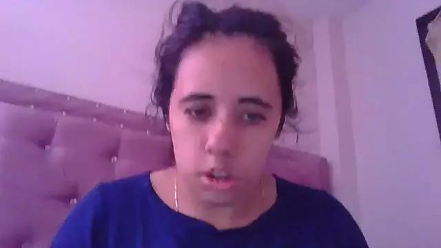 annarose19 on StripChat 