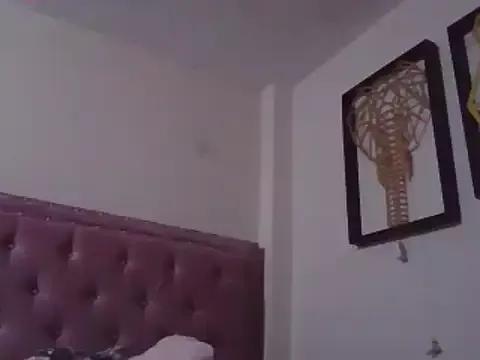 annarose19 on StripChat 
