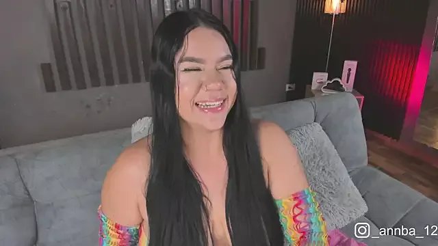 annie_barozzi on StripChat 